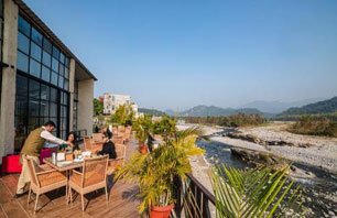 manu maharani resort